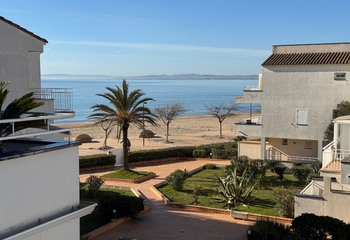 Appartement rénové première ligne de mer à Rosas, Salatar