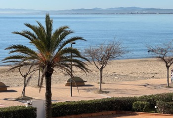 Appartement rénové première ligne de mer à Rosas, Salatar