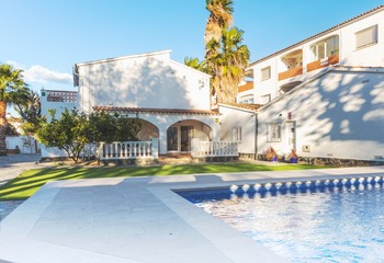 Magnifique appartement rénové au coeur de Empuriabrava à 500m de la plage